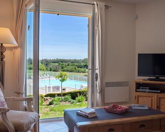 Le Claux du Puits by Ateya Vacances - Saint-Christol - Sala de estar