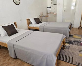 D & N Lodge - Daanbantayan - Habitación