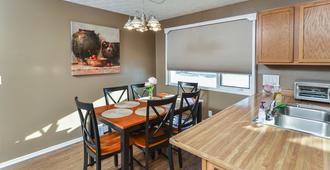 Near Anchorage Airport, Lake Hood And The Cook Inlet Coast - Anchorage - Dining room