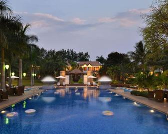 Golkonda Resorts & Spa - Hyderabad - Pool