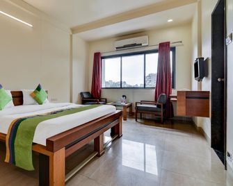 Hotel Surya Nasik - Nashik - Bedroom