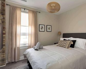 Casa Queen Hotel - Leslieville Beach Suite W Private Patio & Bbq - Toronto