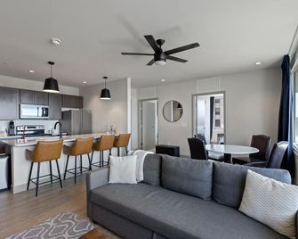 175 Lex - Spacious Two Bedroom Downtown Lexington - Lexington - Living room