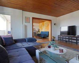Tolle Wohnung mit Panoramablick - Weinheim - Wohnzimmer