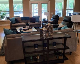 Cool & Contemporary - Seguin - Lounge