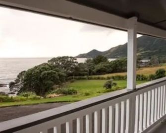 Lottin Point Motel - Hicks Bay - Balcón