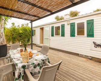 L'Eucalyptus, Mobil-Home Avec Exterieur Spacieux A Quelques Metres De La Mer - Hyères - Innenhof