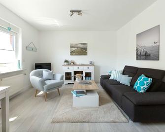 Your time out between the seas - Modern, quiet 2 room apartment near Husum - Schwesing - Sala de estar