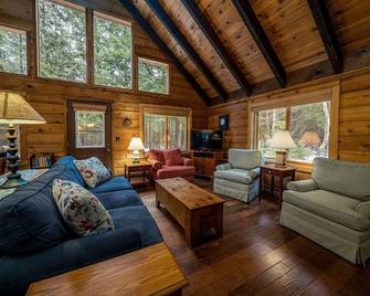 Private Retreat in the Woods - Ellison Bay - Living room