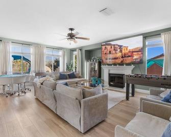 Game Lovers Retreat, spacious 4000 sqft Getaway - El Dorado Hills - Sala de estar