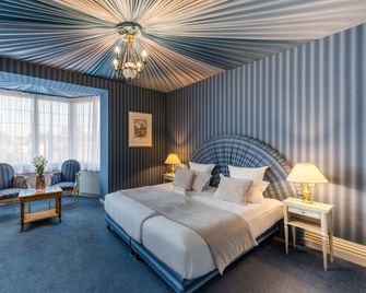 Grand Hotel des Templiers - Reims - Bedroom