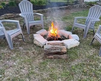 Bluff Springs Farmhouse - Lewisburg - Patio