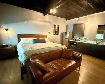 The Benjamin Hotel - Watkins Glen - Bedroom