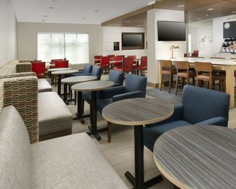 Holiday Inn Express & Suites Bay City By IHG - Bay City