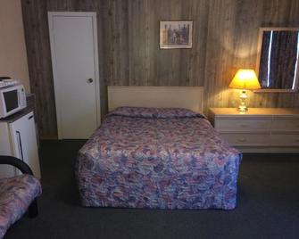 Road Runner Motel - Merritt - Bedroom