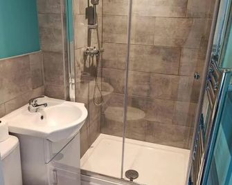 Halfway House - Goole - Bathroom