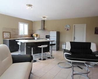 Quiet villa, sleeps 6, private pool - Viviers - Sala de estar