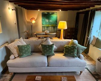 Meadow View Cottage - Cheltenham - Living room