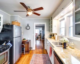 Charming Kansas City Cottage 5 Mi to Downtown - Kansas City