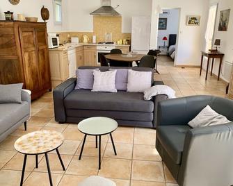 Pleasant villa with private pool, beautiful furnishings - Crestet - Living room