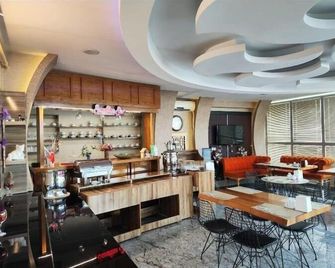 Crystall Hotel - Van - Bar