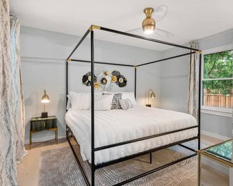 The Hansel-Modern 4 Bed, 3 Bath Bungalow, Hot Tub - Dallas - Habitació