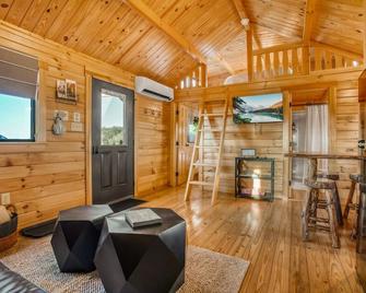 Panoramic Paradise | Amazing Views, Hot Tub, Cozy Cabin Getaway - Brookville - Obývací pokoj