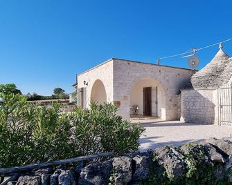 Trulli Bianchi. Characteristic stone trullo with private pool and panoramic view - Alberobello - Gebäude