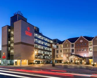 أسبن سيليكت - روتشيستر - مبنى