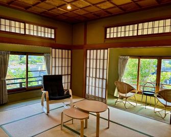 Kusatsu Onsen Kusatsu Hotel1913 - Kusatsu - Living room