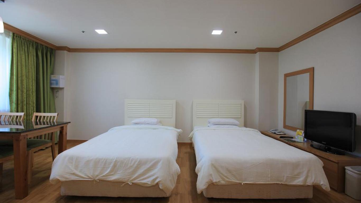 龍平度假村塔公寓