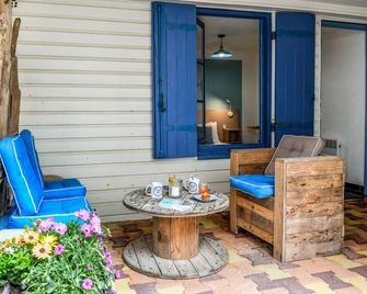 أوتال دو فرانس - ميميزان - شرفة مرصوفة