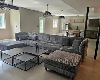 Unique Industrial designer studio - Aurora - Living room