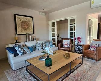 Hermosa y exclusiva casa en La Reserva en Ajijic - Chapala - Sala de estar