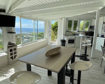 Stunning Topaz Studio On East Bay And Pinel Islands, - Baie-Orientale - Dining room