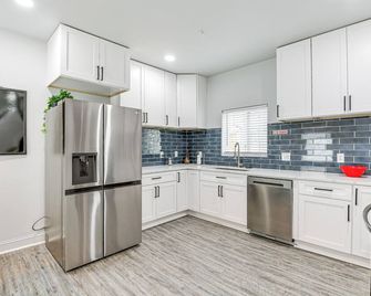 Baltimore Townhome w/ Private Rooftop Patio! - בולטימור - מטבח