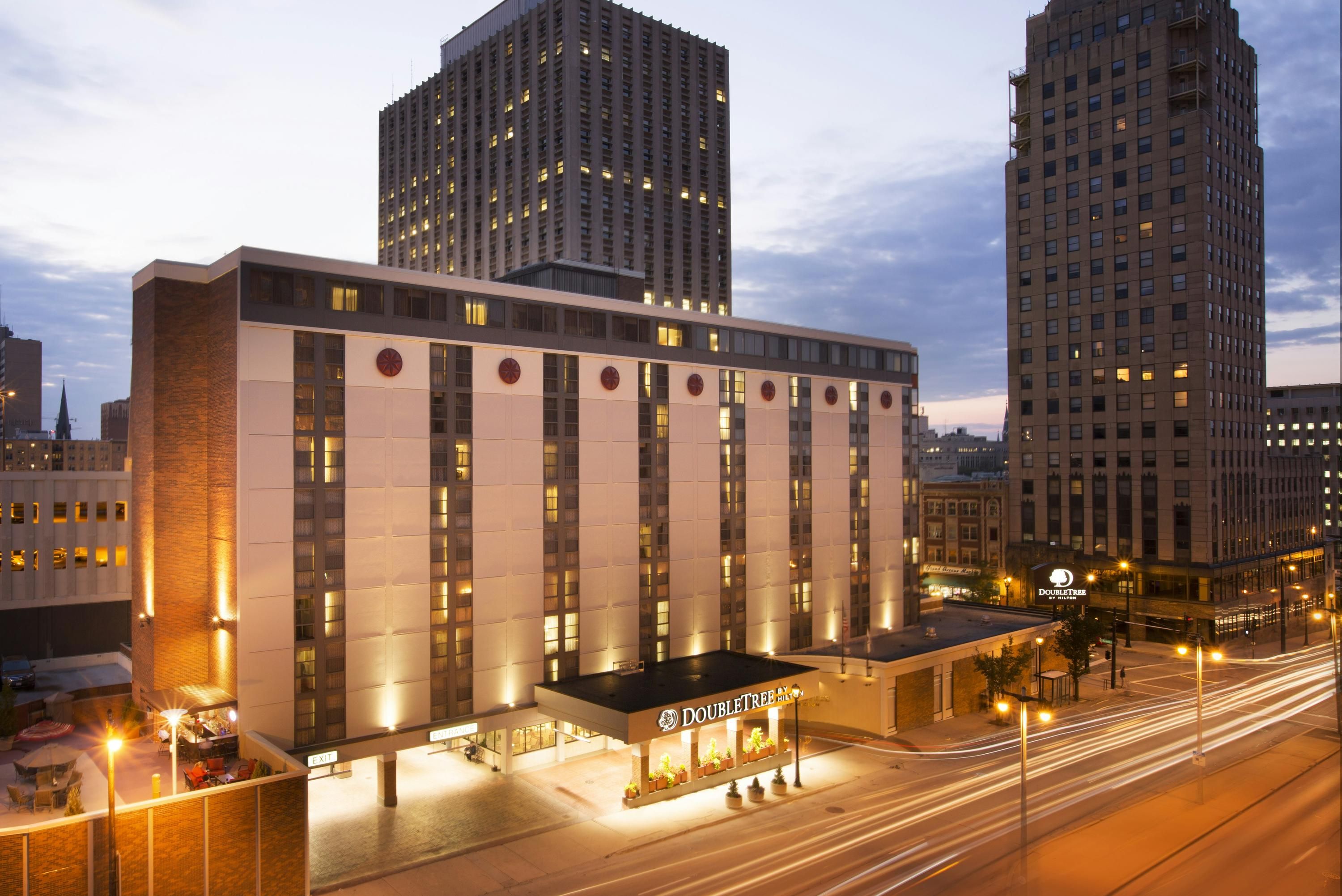 DoubleTree by Hilton Hotel Milwaukee Downtown - Milwaukee - Bâtiment