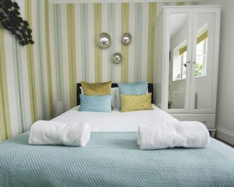 Between Piers - Central- by Brighton Holiday Lets - Brighton - Camera da letto