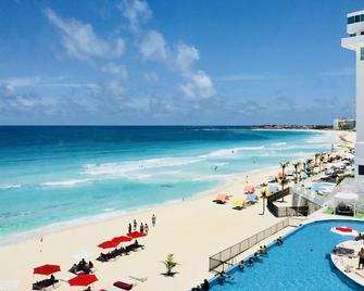 Ocean View Apartments - Cancún - Strand