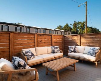 Pool - Free Parking - 2BD 1 Block from the Water - Tampa - Balcony