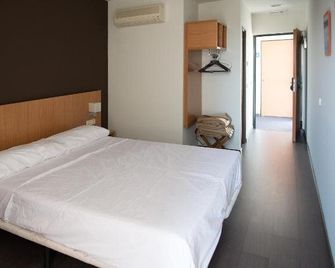 Hostal Mediterranea - Madri - Quarto