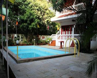 OYO 2100 Raj Resort - Mormugao - Piscina