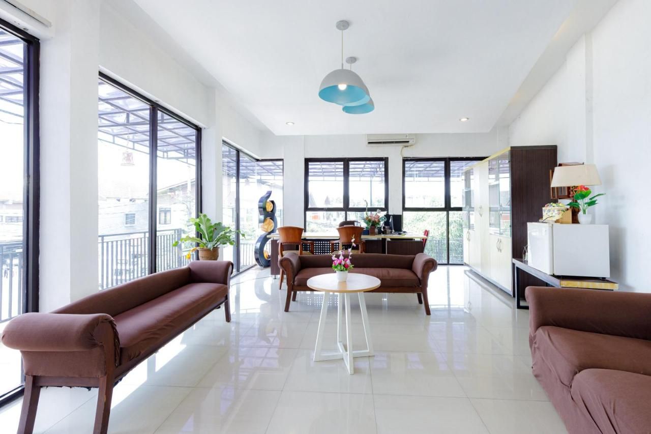 Urbanview Srb Near Mall Ciputra Cibubur