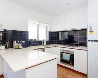 Modern Fremantle- Two Bedroom Apartment - Fremantle - Kitchen