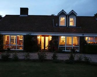 Pine Lodge Bed And Breakfast - Ulceby - Edificio