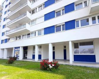 Studio plage, vue mer et dragon, garage pour moto - Calais - Edificio