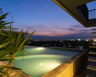 C Cha-Am Hotel - Cha-am - Piscina