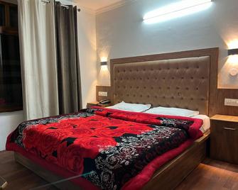 Hotel Premier Mall Road Manali - Manali - Schlafzimmer