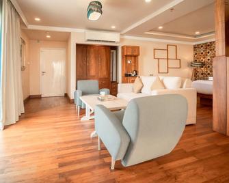 State Beach Resort And Spa - Kannur - Sala de estar