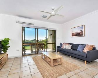 Elegant Third Floor Unit With Sweeping Views - Winnellie - Living room
